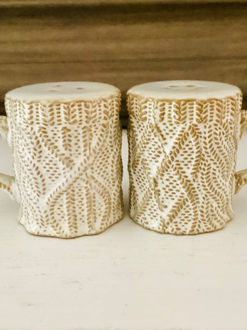 Vtg sweater-textured salt & pepper shakers Set Cream Cable Knit Studio Pottery - Picture 2 of 13